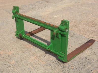 John Deere pallet tines, used, Euro 8 hooks
