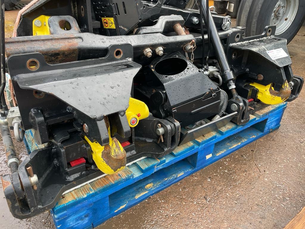 CNH push out pick up hitches, little use, to fit Case / New Holland tractors