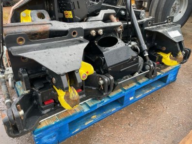 CNH push out pick up hitches, little use, to fit Case / New Holland tractors