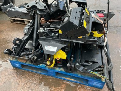 CNH push out pick up hitches, little use, to fit Case / New Holland tractors