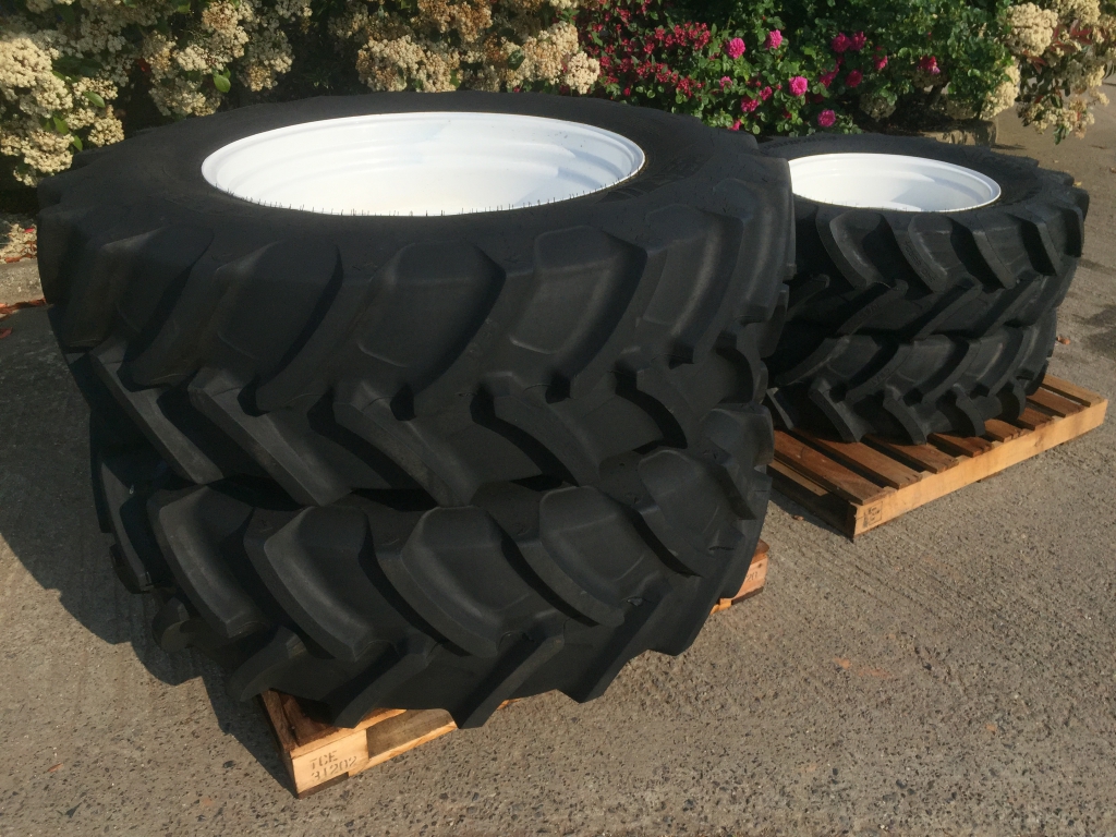 Ceat Farmax 420/85/34 + 340/85/24 tyres 99%, fitted to Ford /Case/New Holland rims