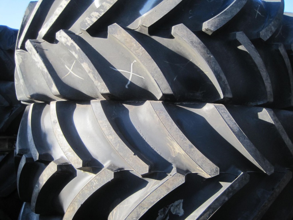 2x 620/70/42 Goodyear tyres 95%