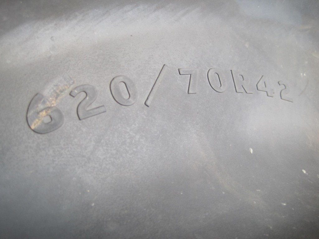 2x 620/70/42 Goodyear tyres 95%