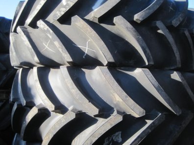 2x 620/70/42 Goodyear tyres 95%