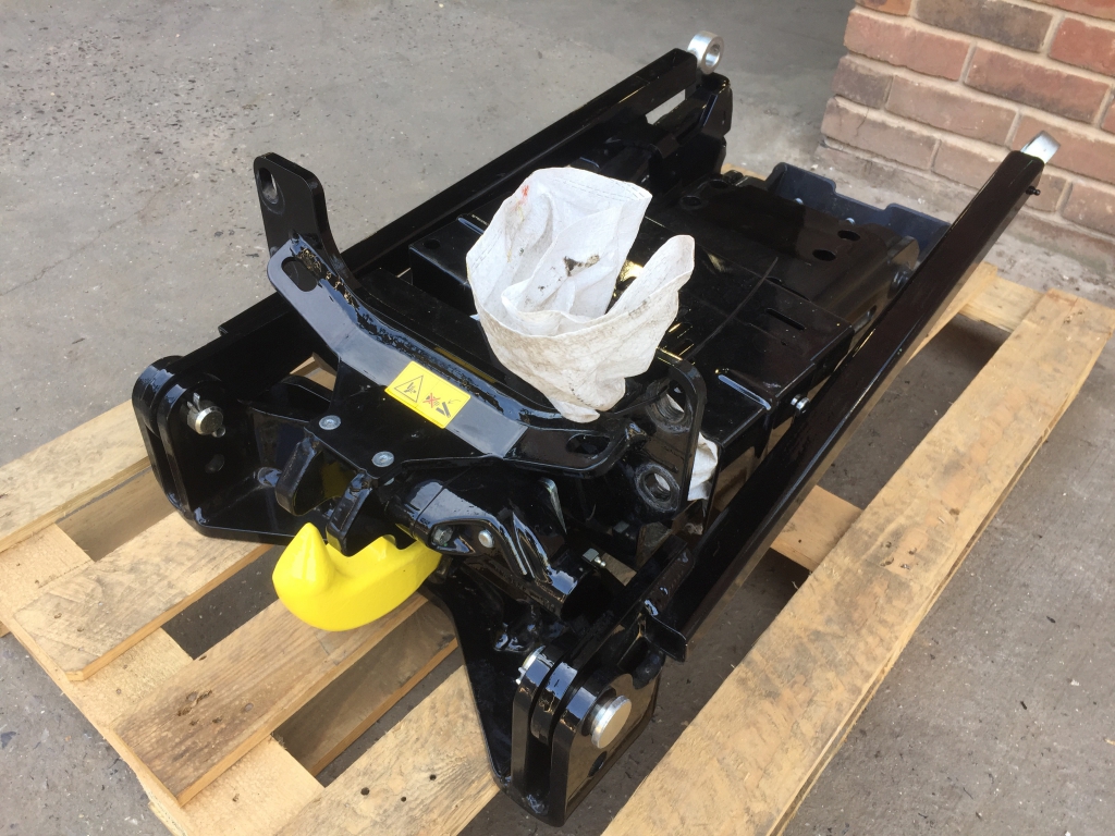 John Deere 6R250/6250R push out pick up hitch, removed from new black tractor