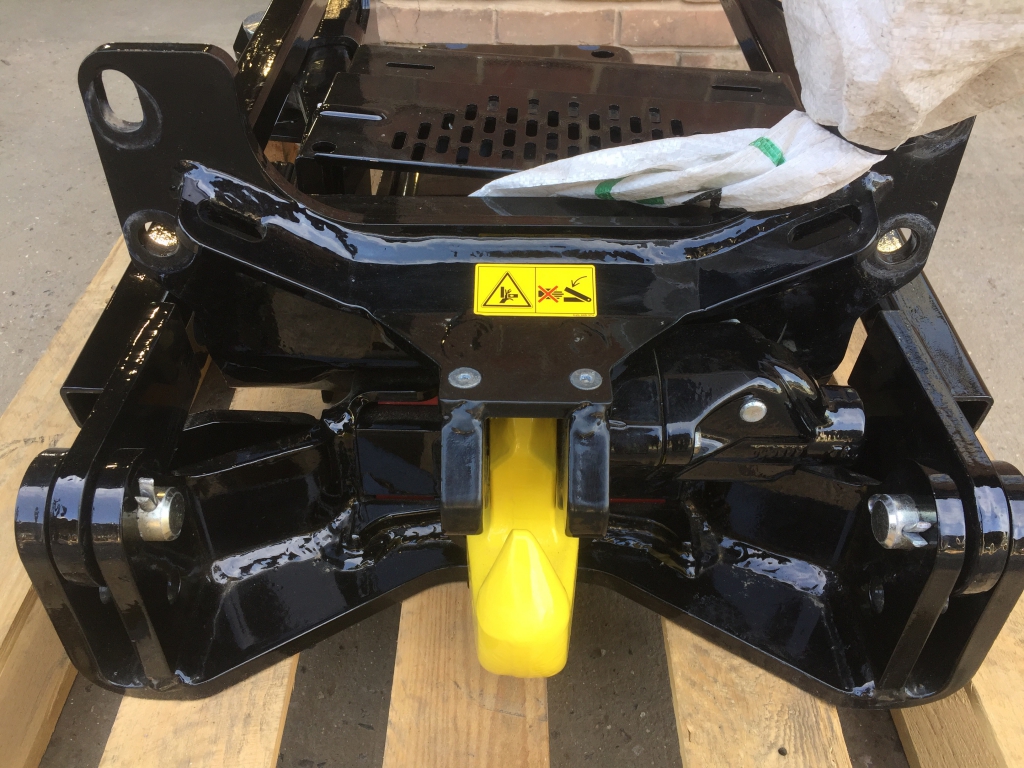 John Deere 6R250/6250R push out pick up hitch, removed from new black tractor