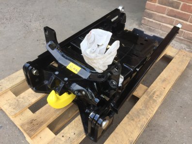 John Deere 6R250/6250R push out pick up hitch, removed from new black tractor