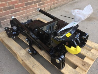 John Deere 6R250/6250R push out pick up hitch, removed from new black tractor