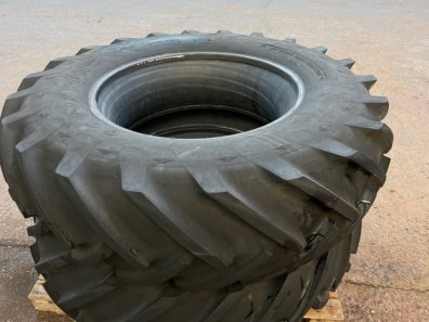 2x Goodyear Sure Grip 18.4/34 tyres with tubes, 80%