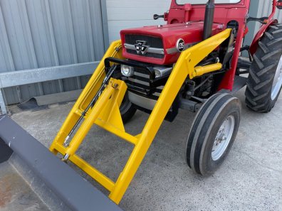 loader to fit Massey Ferguson 135, brackets and valve, hydraulic tip, bucket