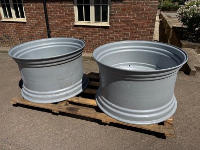 2x Massey Ferguson 25x42 rear wheels to fit MF 7726