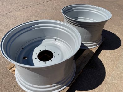2x Massey Ferguson 25x42 rear wheels to fit MF 7726