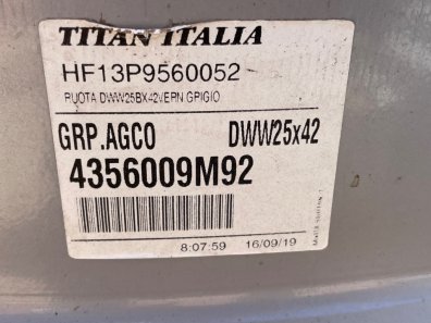 2x Massey Ferguson 25x42 rear wheels to fit MF 7726