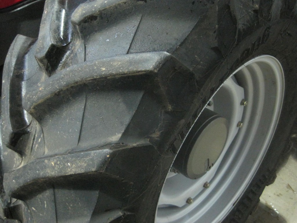 2x 650/65/42 + 2x 540/65/30 Massey Ferguson wheels and Trelleborg tyres 95%, 2011