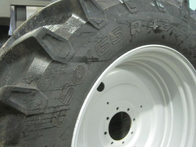 2x 650/65/42 + 2x 540/65/30 Massey Ferguson wheels and Trelleborg tyres 95%, 2011