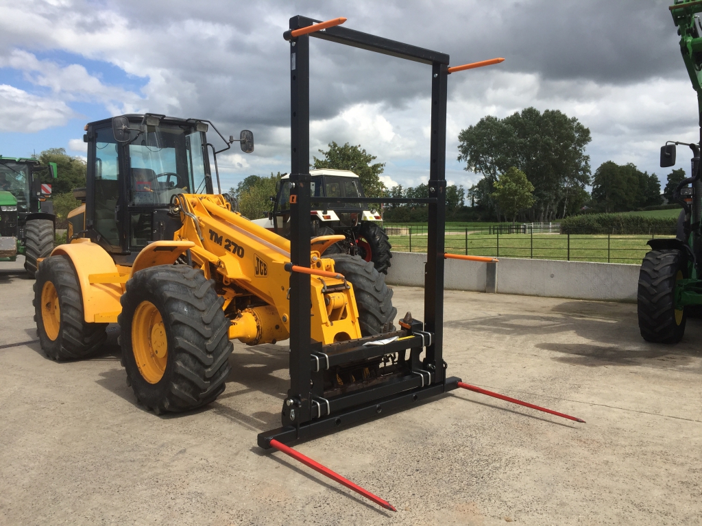 Quicke bale fork XL, 2023, hinged bottom tines that fold up for transport, adjustable frame height, this spike will carry up to 4 120x90 bales, pin and cone bolt on hooks, as new