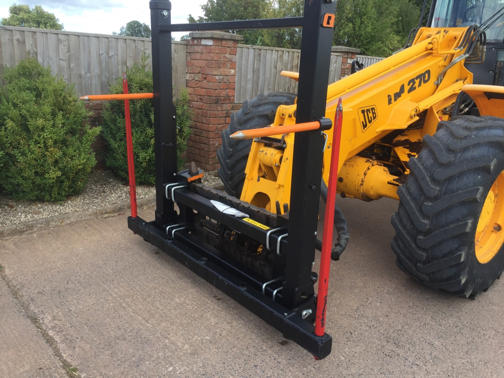 Quicke bale fork XL, 2023, hinged bottom tines that fold up for transport, adjustable frame height, this spike will carry up to 4 120x90 bales, pin and cone bolt on hooks, as new