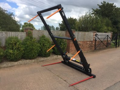 Quicke bale fork XL, 2023, hinged bottom tines that fold up for transport, adjustable frame height, this spike will carry up to 4 120x90 bales, pin and cone bolt on hooks, as new