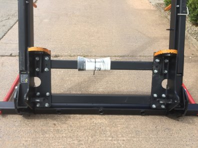 Quicke bale fork XL, 2023, hinged bottom tines that fold up for transport, adjustable frame height, this spike will carry up to 4 120x90 bales, pin and cone bolt on hooks, as new