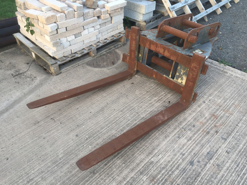Stallion 10-25 14 ton excavator pallet tines, 2 ton SWL, 65mm pins