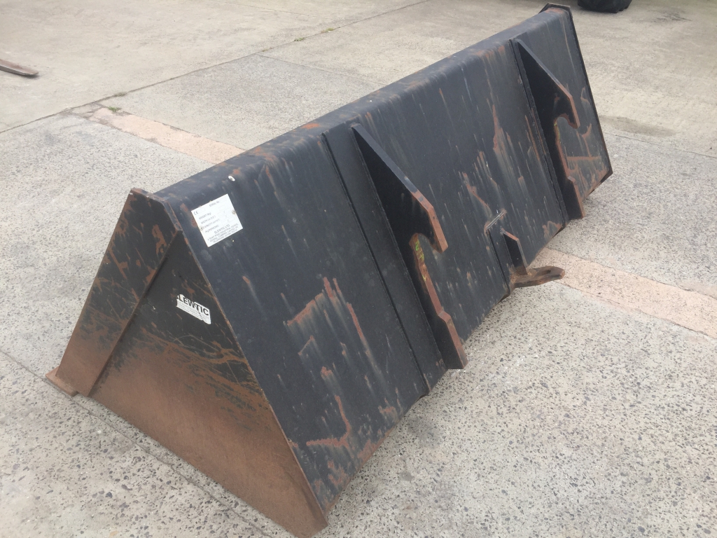 Slewtic bucket, 2013, 7ft 6, Merlo hooks, very little use