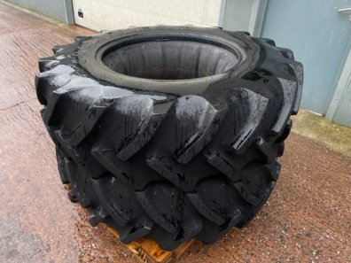 2x Goodyear 16.9/30 Goodyear Super Traction 80% tyres