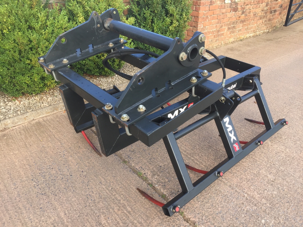 MX V500 round bale grab, 2017, bolt on manitou hooks, other hooks available to fit, as new, this grab will pick up 2 round bales