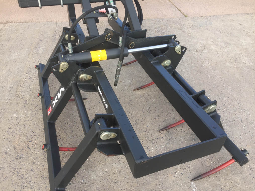 MX V500 round bale grab, 2017, bolt on manitou hooks, other hooks available to fit, as new, this grab will pick up 2 round bales