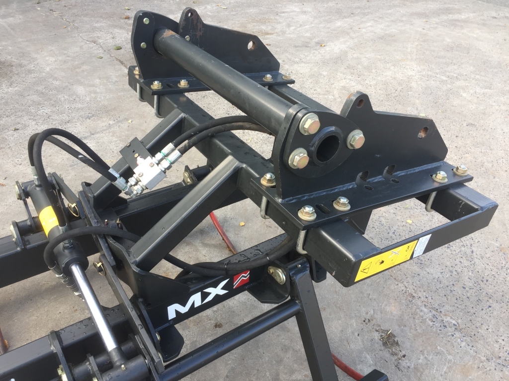 MX V500 round bale grab, 2017, bolt on manitou hooks, other hooks available to fit, as new, this grab will pick up 2 round bales