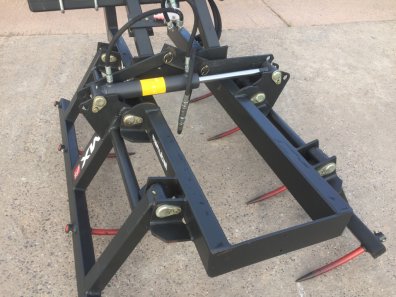 MX V500 round bale grab, 2017, bolt on manitou hooks, other hooks available to fit, as new, this grab will pick up 2 round bales
