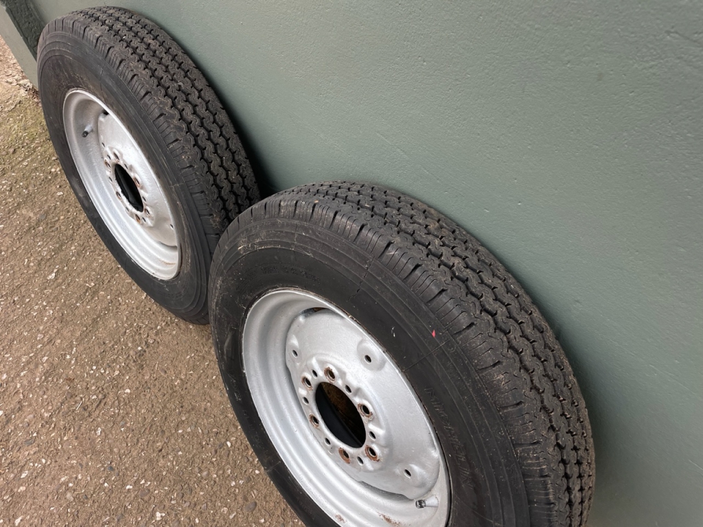 2x 10/28 rear wheels and 2x 600/16 Michelin tyres fitted to front wheels, to fit Massey Ferguson 135