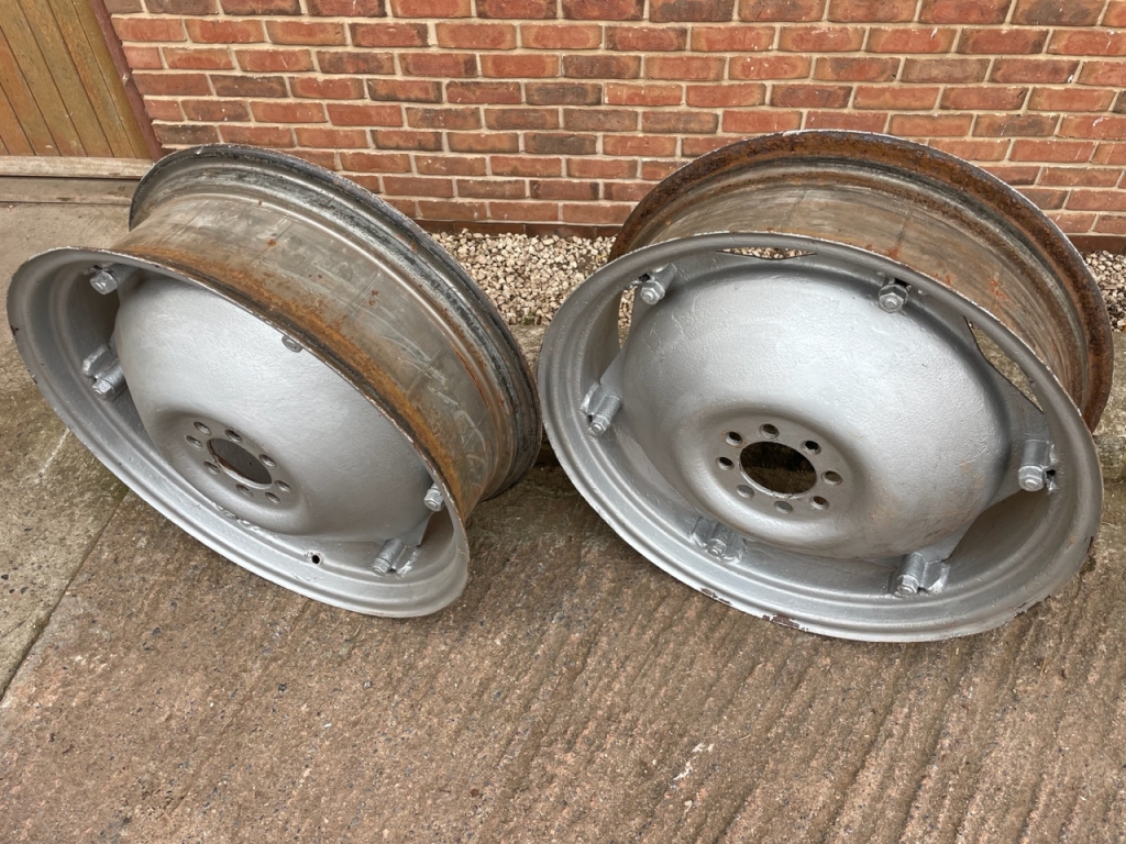 2x 10/28 rear wheels and 2x 600/16 Michelin tyres fitted to front wheels, to fit Massey Ferguson 135