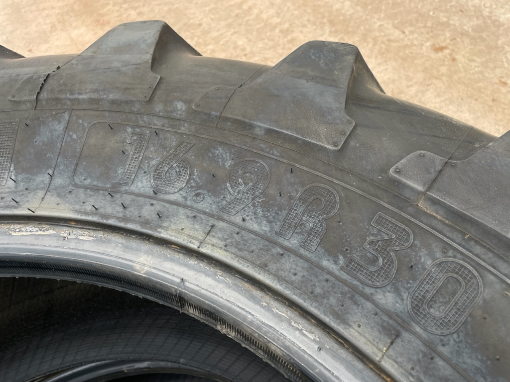 2x 16.9/30 Michelin tyres 20%