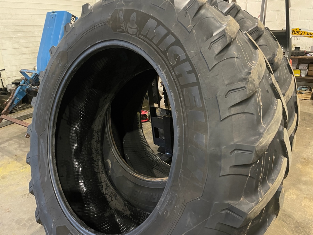 2x 20.8/42 Michelin tyres 10-20%