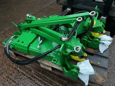 John Deere 6830, 6930 and 7530 pickup hitches