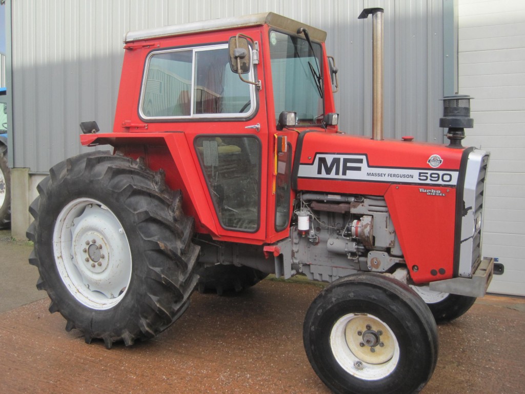 18.4/34 75% + 10.0/16 35% Massey Ferguson wheels and tyres