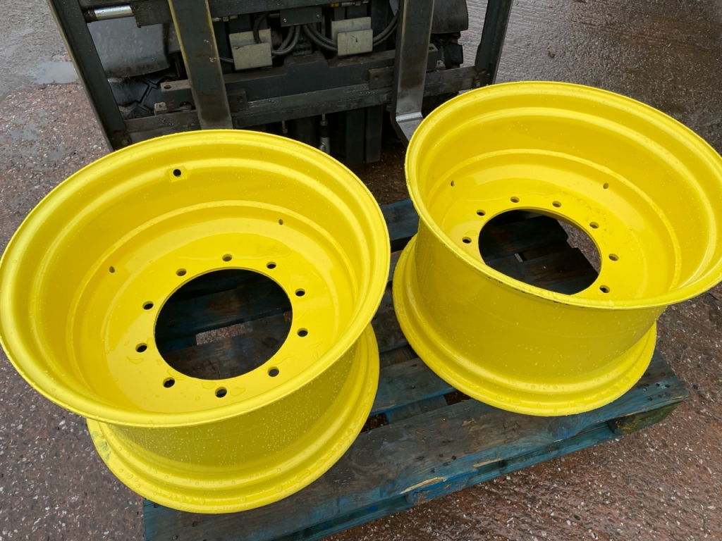 2x 15x24 John Deere front wheels for JD 6530 and 6630