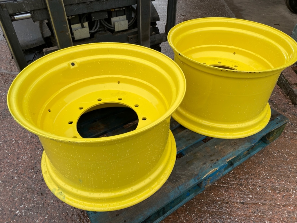 2x 15x24 John Deere front wheels for JD 6530 and 6630
