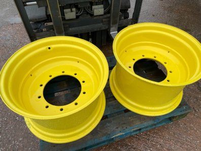 2x 15x24 John Deere front wheels for JD 6530 and 6630