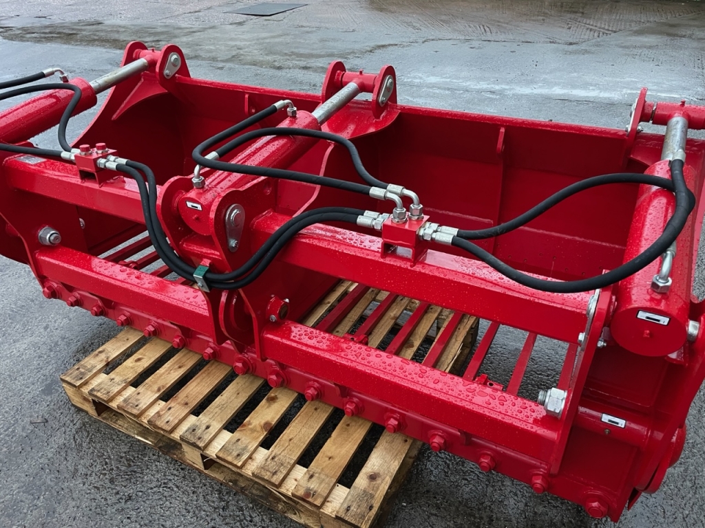 Redrock 85 series, 218 shear grab, NEW, 2.18 Metres wide, 85 cm high, three ram, chrome rams, bolt on blades