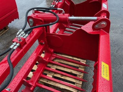 Redrock 85 series, 218 shear grab, NEW, 2.18 Metres wide, 85 cm high, three ram, chrome rams, bolt on blades