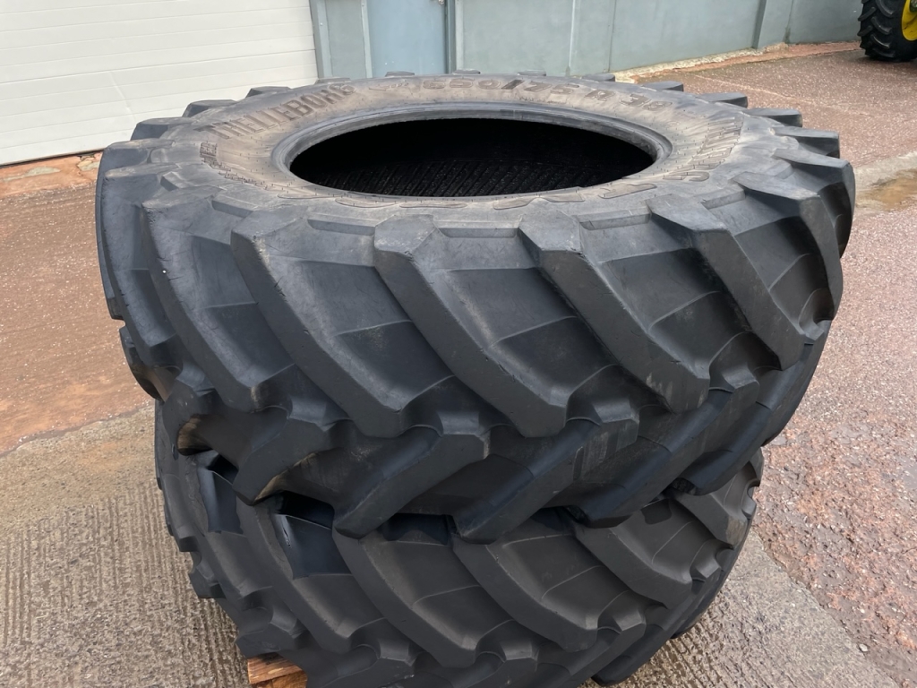 2x 650/75/38 Trelleborg tyres, 40%