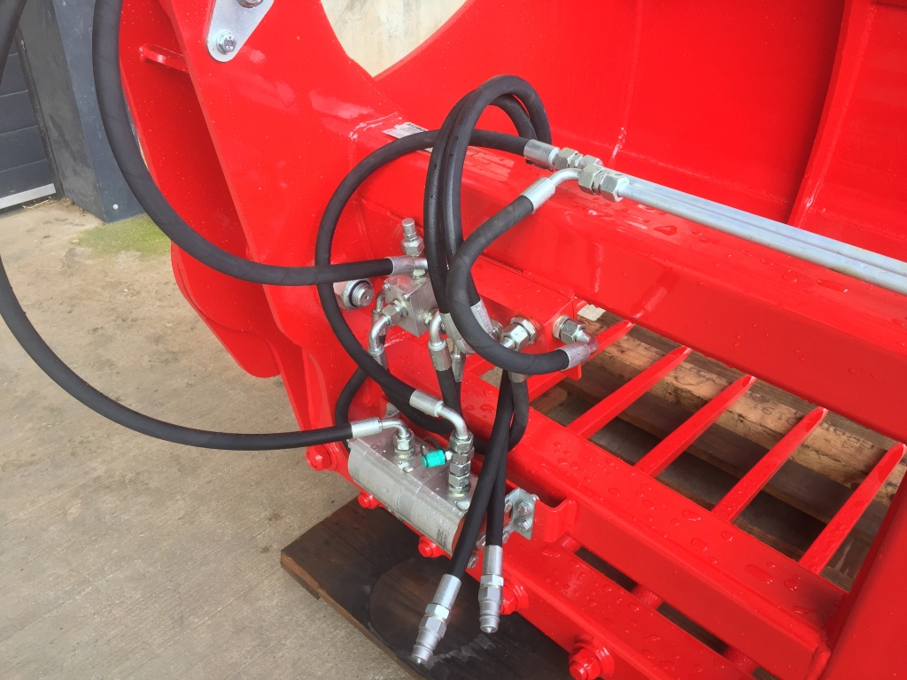 Redrock 100 series, 240 shear grab, NEW, 2.4 meters wide, 1 meter high, twin ram, chrome rams, bolt on blades