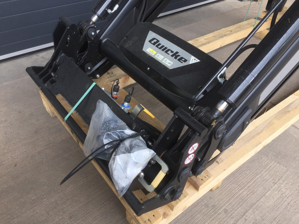 Quicke Q5m Performance loader boom, NEW, Euro carriage, soft ride suspension, third service