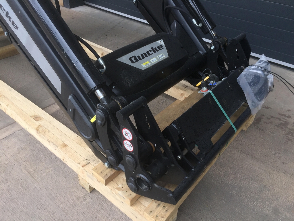 Quicke Q5m Performance loader boom, NEW, Euro carriage, soft ride suspension, third service