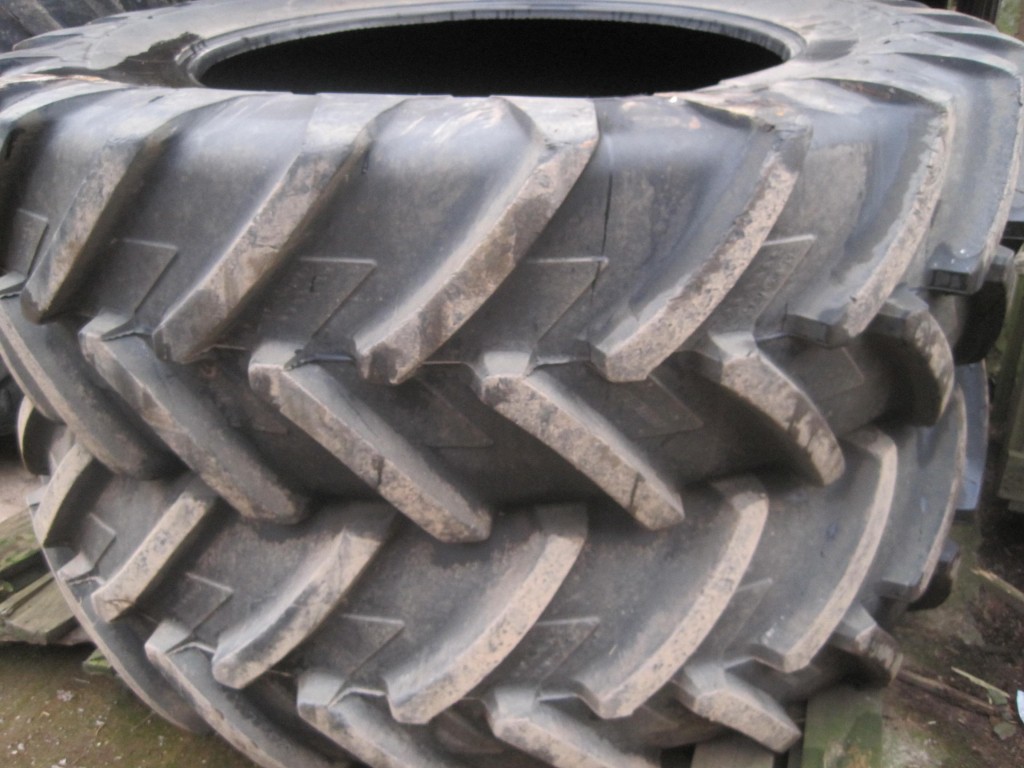2 x Michelin 20.8/42 tyres 80%