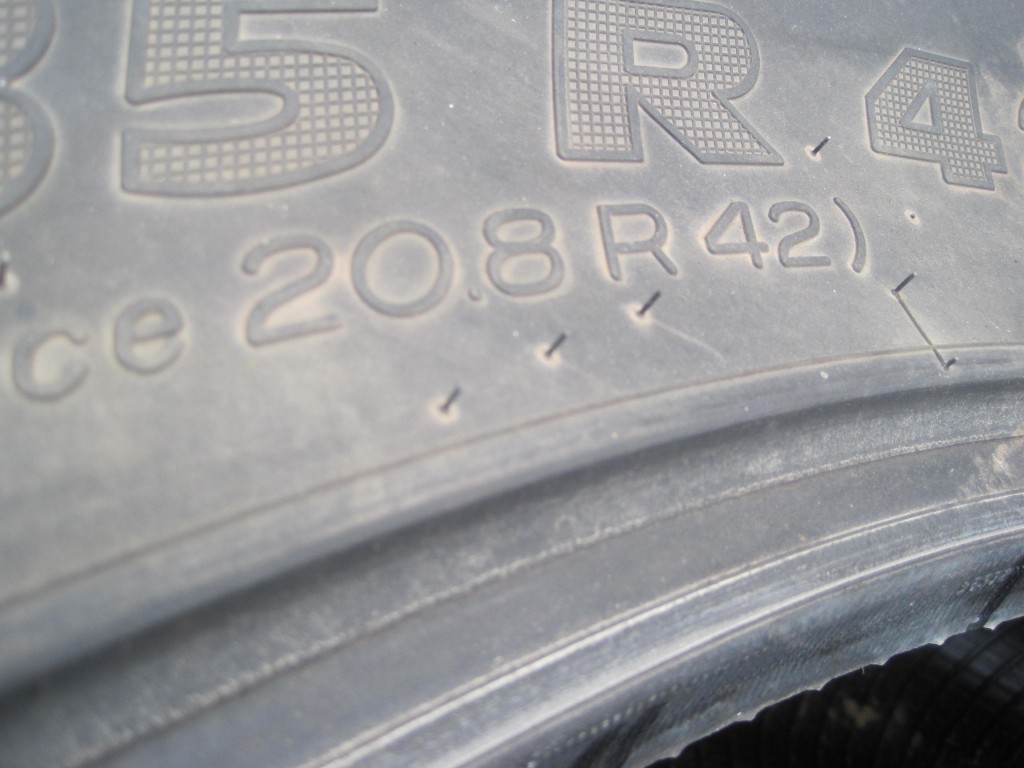 2 x Michelin 20.8/42 tyres 80%
