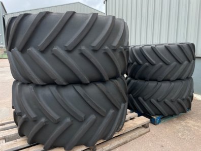 2x 900/50/42 + 2x 710/55/30 Michelin tyres fitted to Fendt 724 rims
