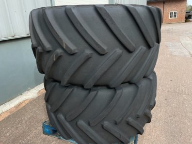 2x 900/50/42 + 2x 710/55/30 Michelin tyres fitted to Fendt 724 rims