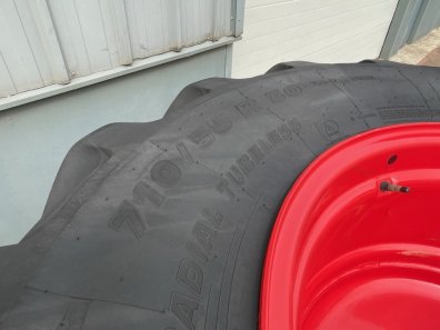 2x 900/50/42 + 2x 710/55/30 Michelin tyres fitted to Fendt 724 rims